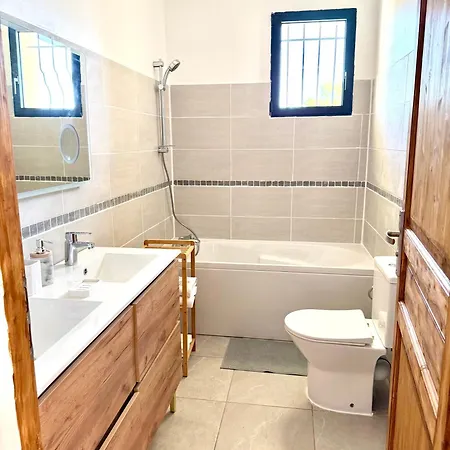 Avec Piscine A La Faviere - 7min De La Villa *