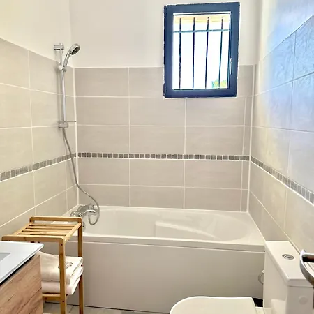 Villa Avec Piscine A La Faviere - 7min De La Bormes-les-Mimosas